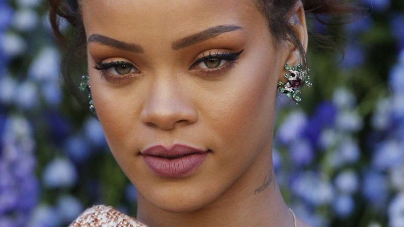 Rihanna announces her new album