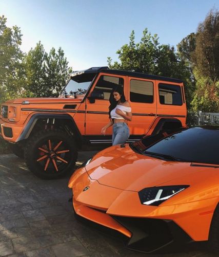 Kylie Jenner gave $220,000 for an orange Mercedes