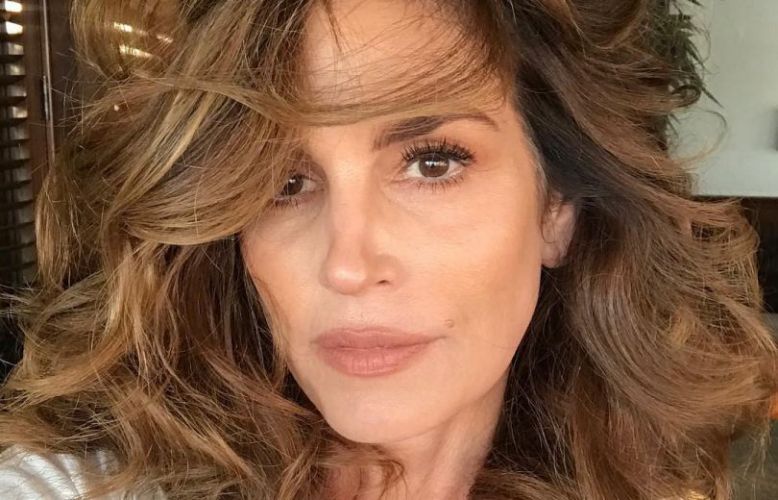Cindy Crawford spends 10 minutes for makeup
