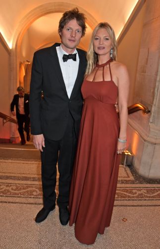 The Sun: 45-year-old model Kate Moss plans to marry