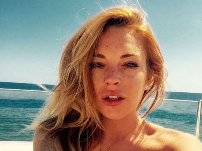 Lindsay Lohan pleased her fans with a spectacular selfie
