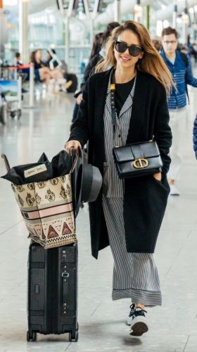 Jessica Alba spotted at London airport in her pajamas