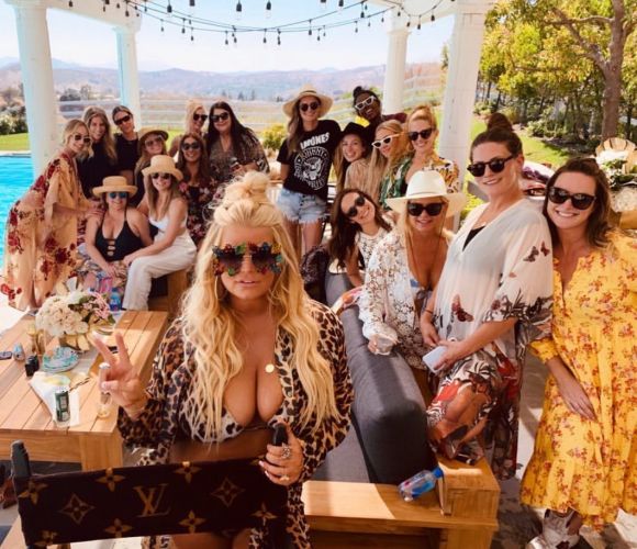 Jessica Simpson chose a bold outfit to celebrate the 39th anniversary
