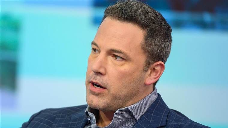 Ben Affleck seeks love on Raya