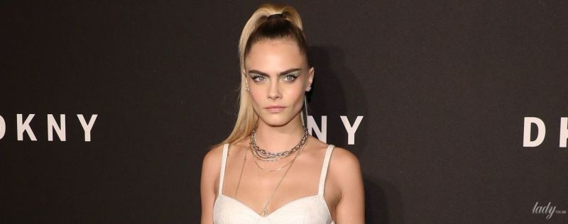 Naked supermodel Cara Delevingne passionately kissed a guy in Paris