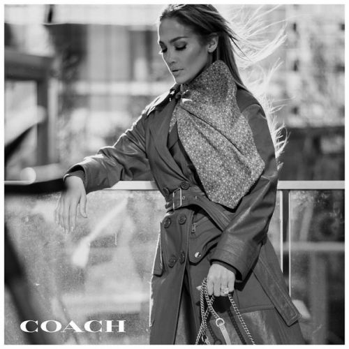 Jennifer Lopez made contact with a famous fashion brand