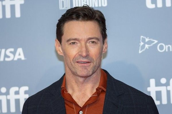 Hugh Jackman took off his wedding ring