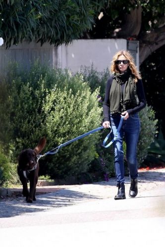 Julia Roberts is walking the dog  