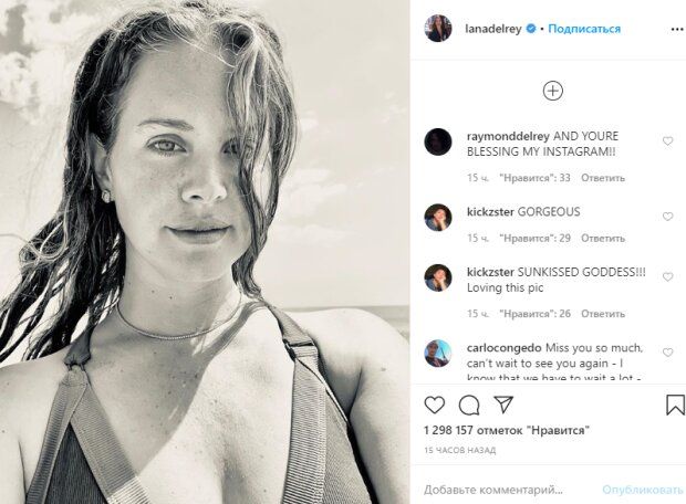 Lana Del Rey stunned in a simple swimsuit