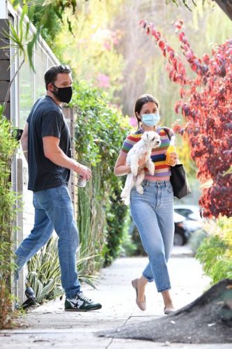 Ana de Armas and Ben Affleck went for a walk with the puppy