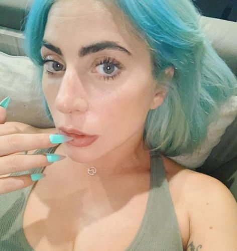 Lady Gaga continues to amaze with her hair color