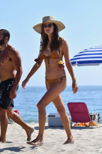 Alessandra Ambrosio showed a figure in a mustard bikini