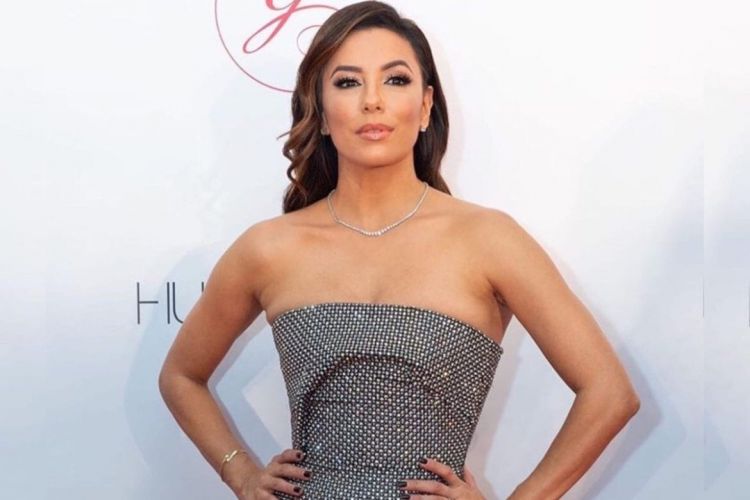 Eva Longoria teaches her 2-year-old son to sports 