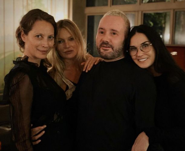 Demi Moore has revealed a new photo after the botched plastic surgery scandal
