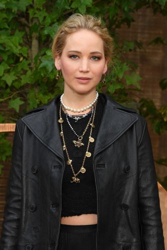 Jennifer Lawrence gets hurt on set
