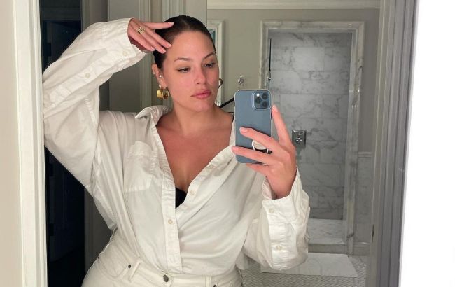 Ashley Graham posed in a racy black bodysuit