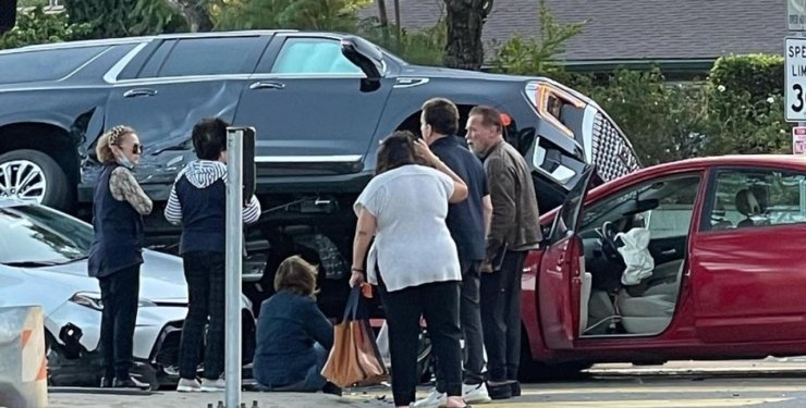 Arnold Schwarzenegger involved in a car accident in Los Angeles