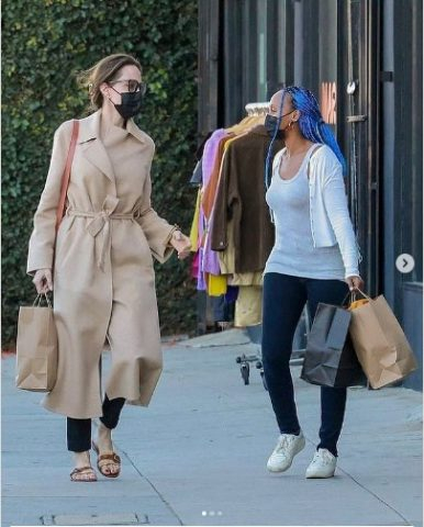Angelina Jolie went shopping with her daughter